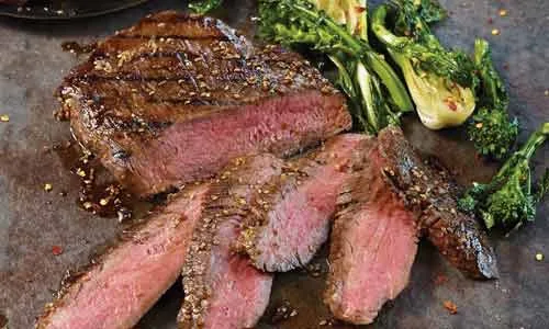 Aufgeschnittenes Steak mit rosa Kern